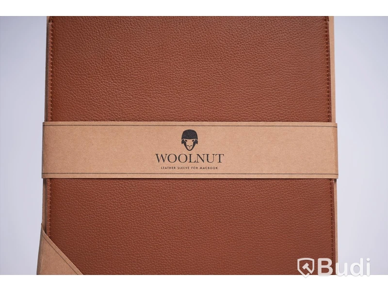 Läderfodral för MACBOOK PRO / WOOLNUT / 16-INCH